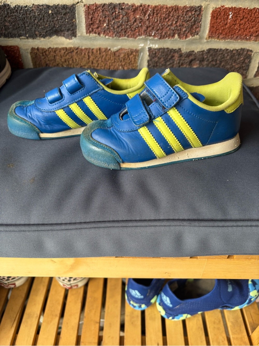Addidas boys Velcro 3 strip sneakers. Size 9